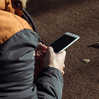 Materiały konstrukcyjne: drewno, płyty OSB, śruby — co omawiają kursy